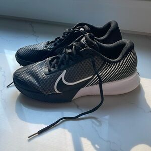 Nike vapor pro tennis shoe size 10.5